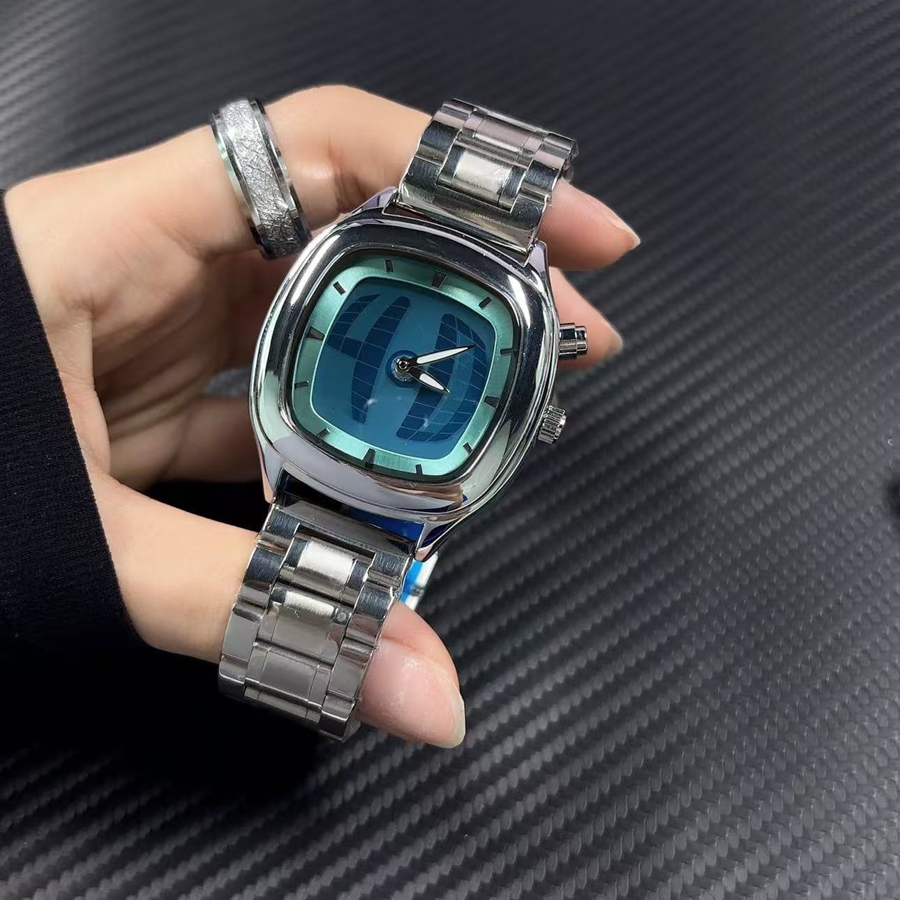 Vintage Watch Collecting - นาฬิกาควอตซ์ผู้ชาย PAAZOMU หน้าปัดสี่เหลี่ยมสีสันสดใส กันน้ำ เรืองแสง นาฬิกากีฬาสำหรับผู้ชาย